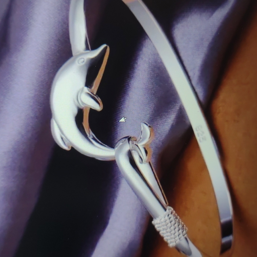 PRICE DROP! 925 STERLING SILVER DOLPHIN DESIGN BANGLE BRACELET